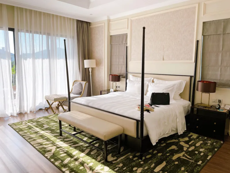The Room Details Seasoned Travelers Always Check (That Most People Completely Ignore)